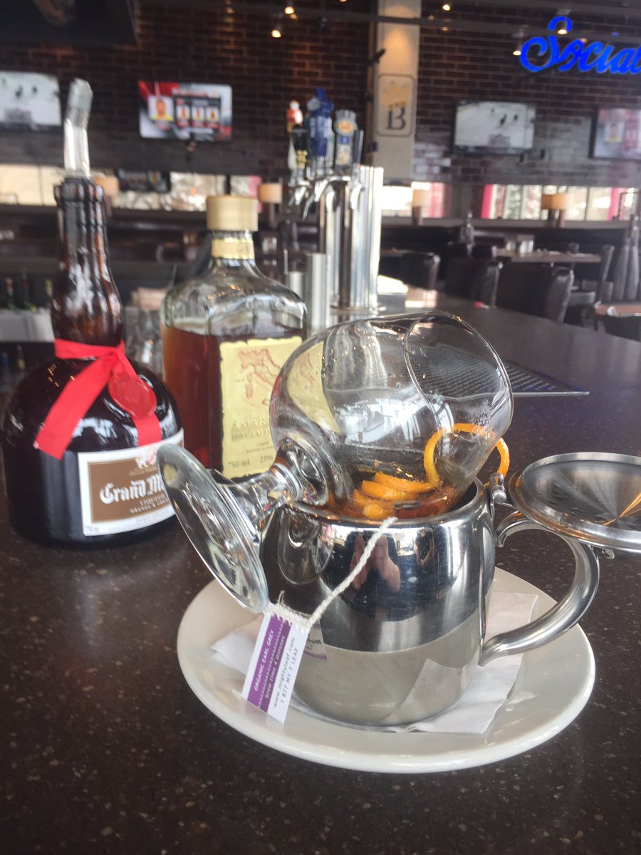 BrownsBritannia's tweet image. Get out of the cold and get some warmth in ya! #socialize #blueberrytea #getoutofthecold #boozeytea