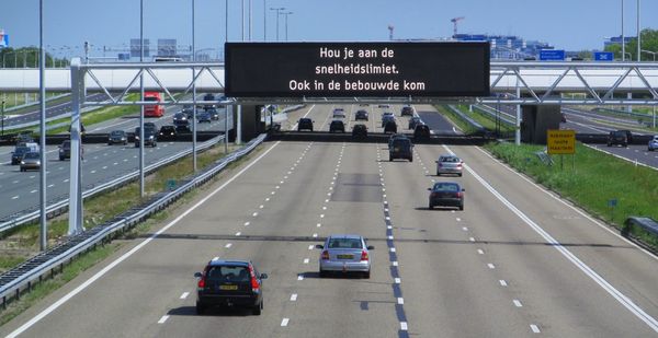 inavvwayfinding's tweet image. Waarom alleen op de snelweg #digitale borden ? Denk groot (en slim) en voorzie ook uw #organisatie van altijd 'up to date' digitale borden !