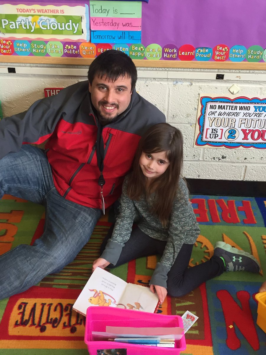 KantrowsKiddos's tweet photo. Thank you parents for joining us to celebrate our love of reading! #ReadAcrossAmerica @MPS_Washington @mpspride https://t.co/rX8VRuKebR