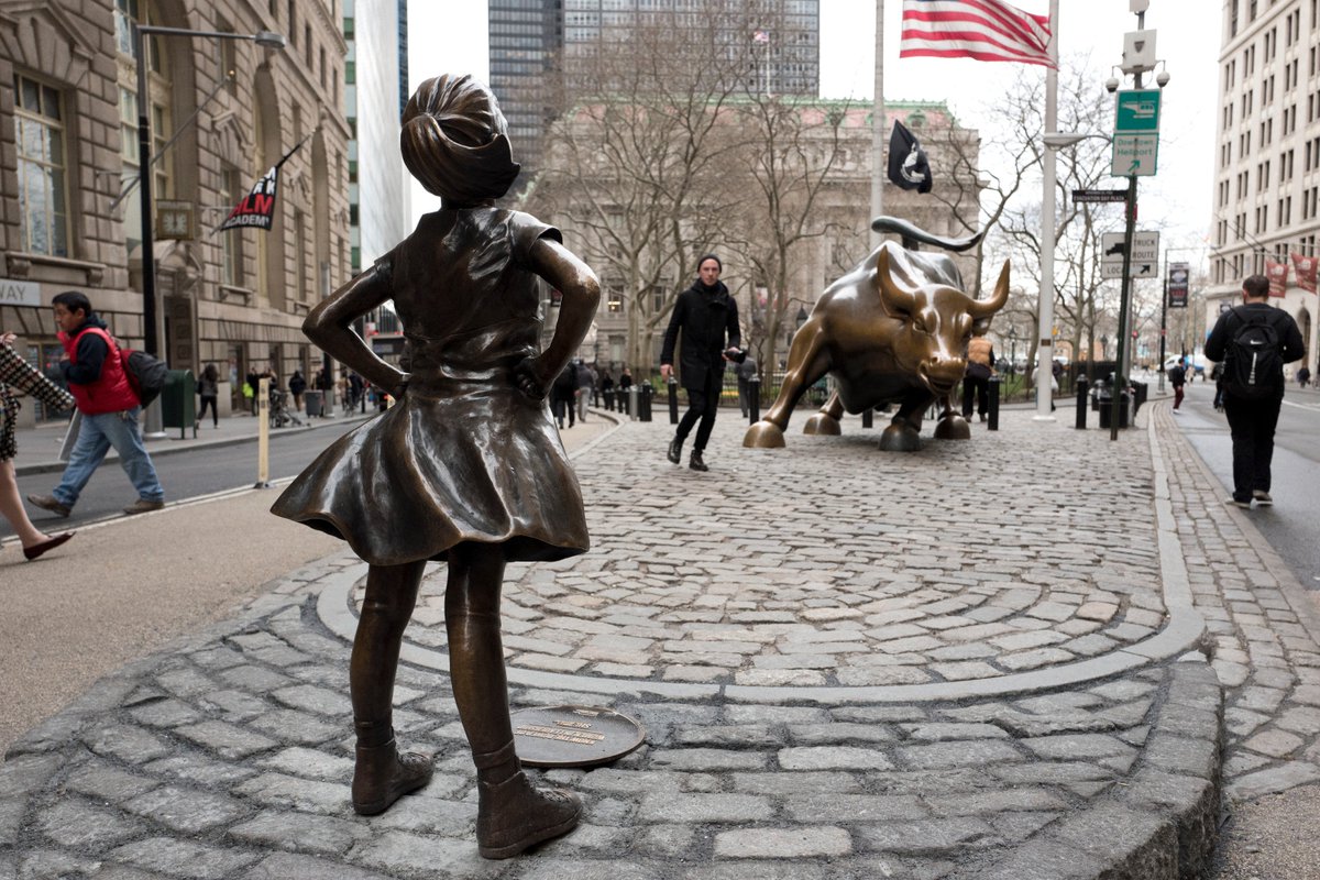 chicagotribune's tweet image. A "Fearless Girl" has been placed in front of Wall Street's famous bull in time for International Women's Day. trib.in/2mZqxla