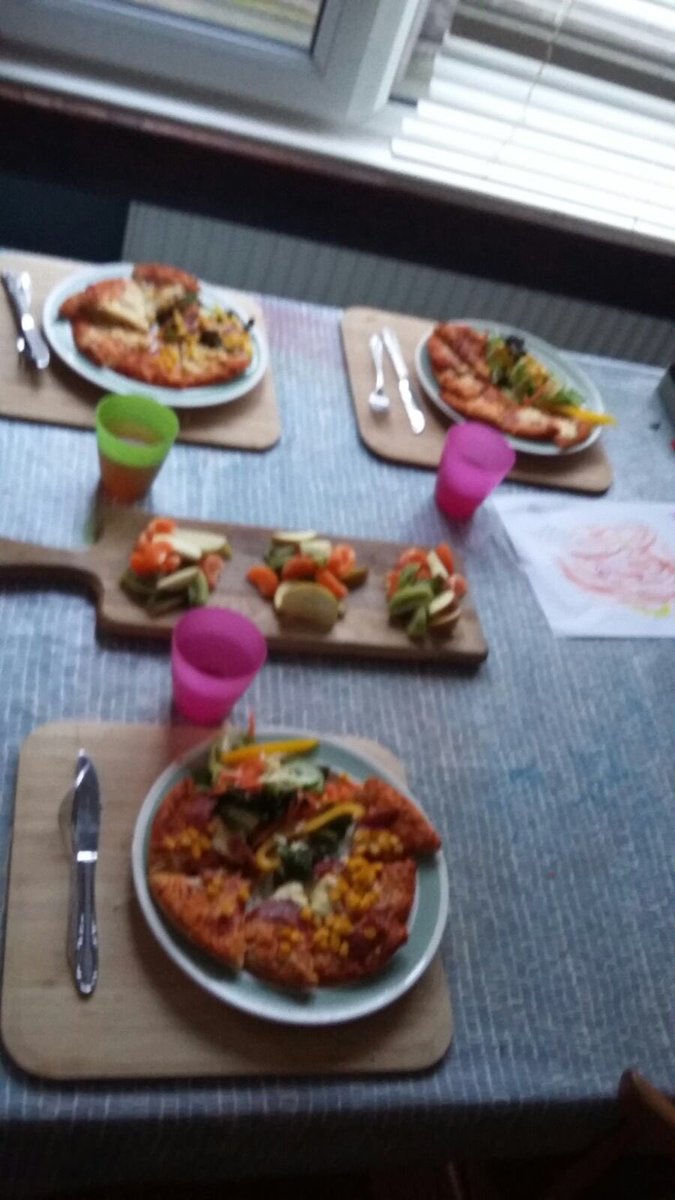 ClubBabysitting's tweet photo. Yummy after school meals! #pizza #school #pickups #fun #making https://t.co/J5JpI1soTP