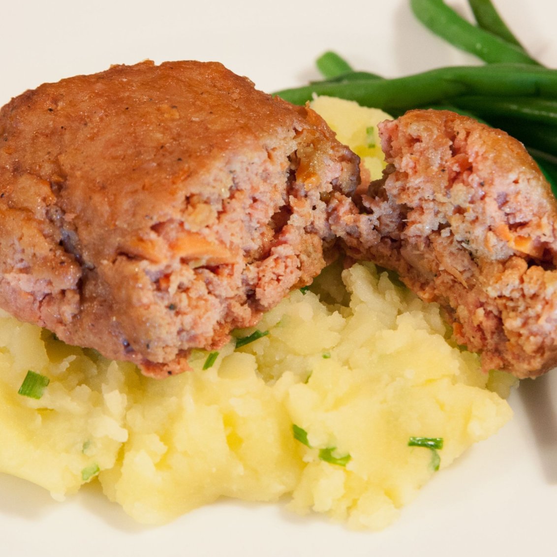 KosherbyGloria's tweet image. My mini meat loaves are a great option for #Purim, or anytime!
New recipe up now: bit.ly/kbg-mml
#kosherrecipe #purimrecipe