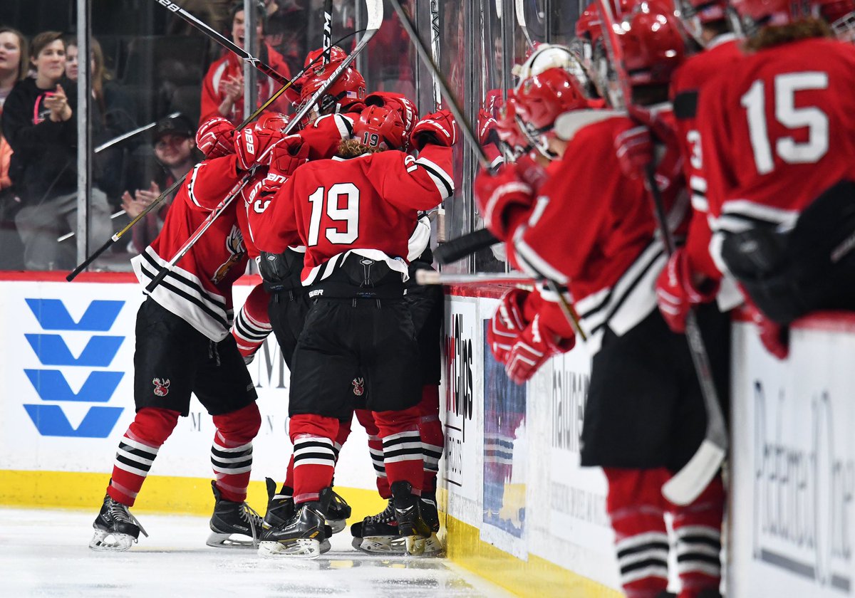 After two periods of play the @MAMLmoose lead it 3 to 1 over <a href="/TigrHockey/">Delano Tigers</a> @tourney__17