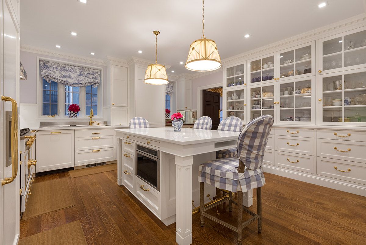 KNGconstruct's tweet image. Hand painted #kitchen cabinets with solid brass #hardware.
#home