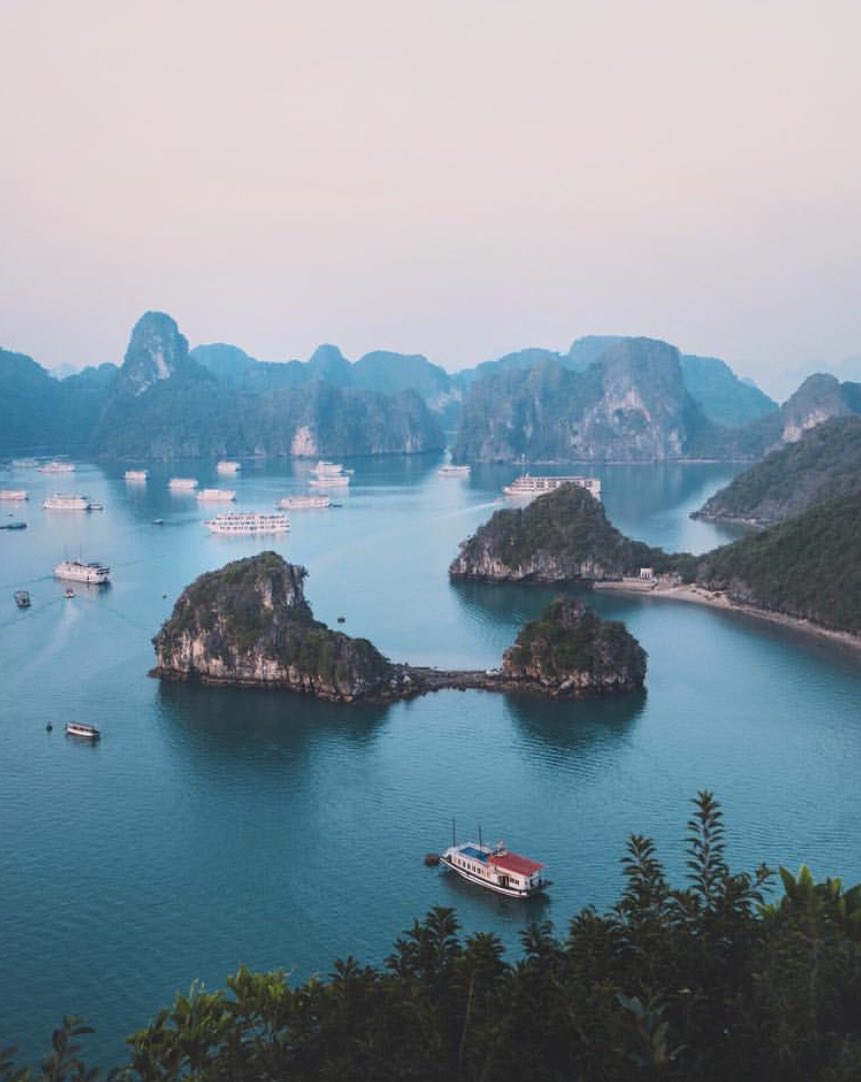 coffee_n_mtns's tweet photo. Halong Bay, Vietnam https://t.co/6sLBJTHdaH