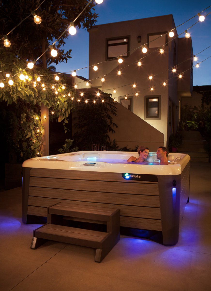 See what’s new for 2017. Introducing the brand-new Hot Spring Aria NXT. bit.ly/2mu3v4I #HotSpringSpas