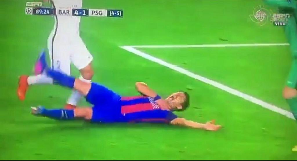 mateusplay2's tweet photo. Suárez se tragó una mosca y de ahí el penal... https://t.co/Fsd8G5Qd6Q