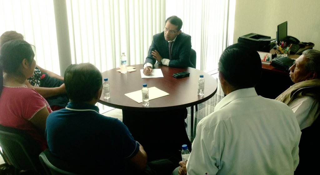 gazga_carlos's tweet photo. Atiende el Diputado @LuisAntoRamirez peticiones de habitantes de #Cosoltepec #Oaxaca para impulsar el campo agrícola de la #Mixteca https://t.co/ZLRybM81Ys