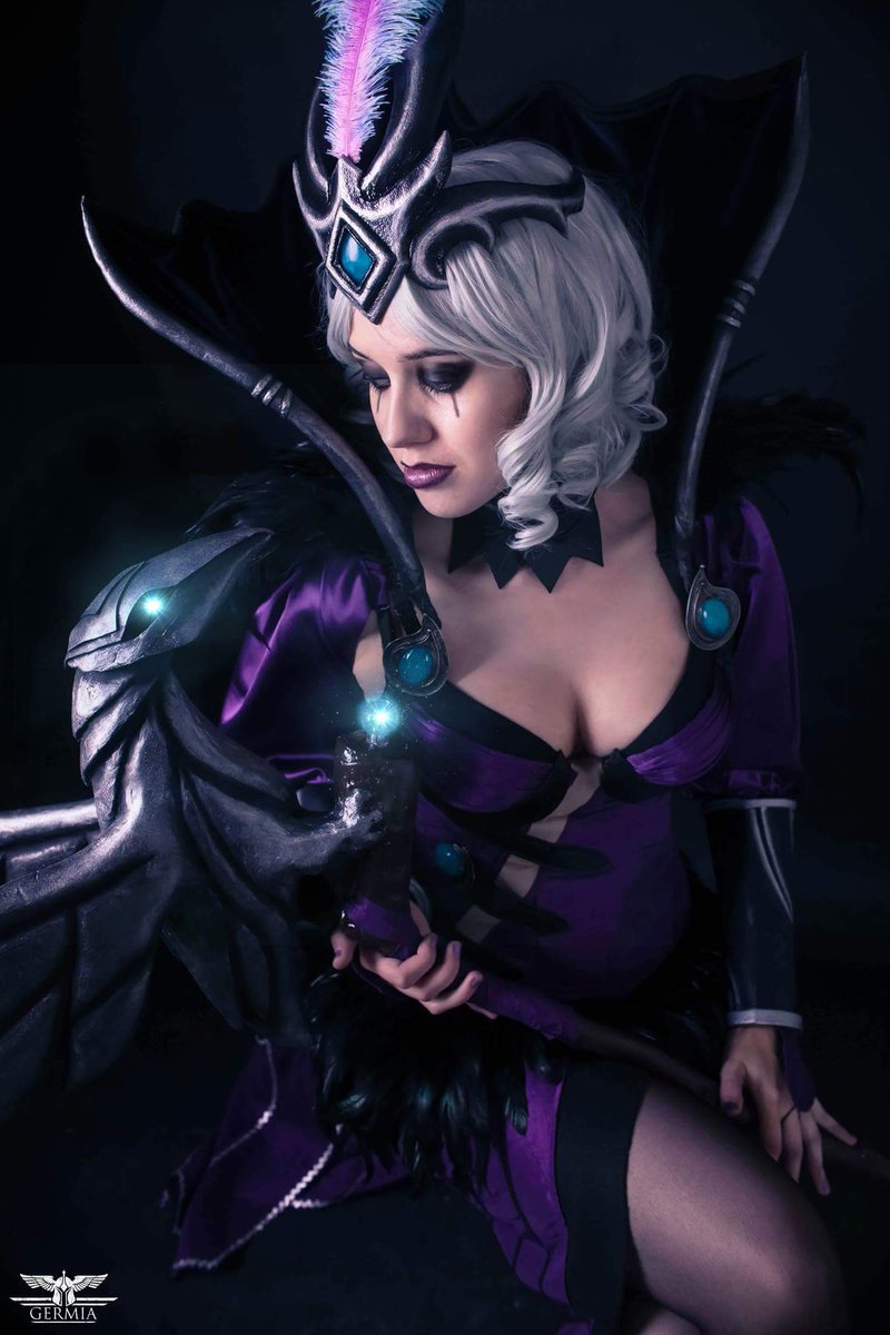 DATgermia's tweet photo. "Looks can be deceiving"
#Ravenborn #cosplay from @LeagueOfLegends made and modelled by me https://t.co/sqrowZ3Oc4