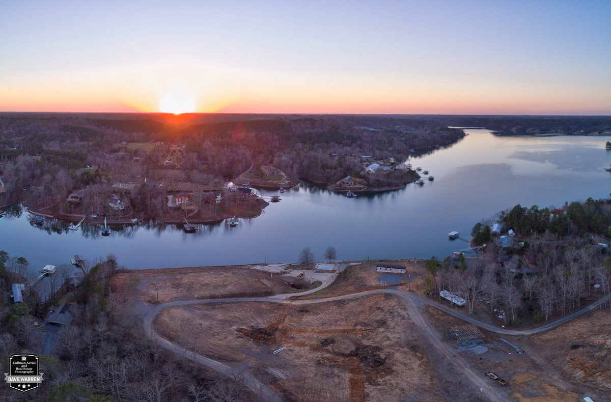 TheDaveWarren's tweet photo. Sunset over Smith Lake
https://t.co/rwModTyVQ3 
@spann @abc3340 @JimCantore https://t.co/dR6Bekw5R4