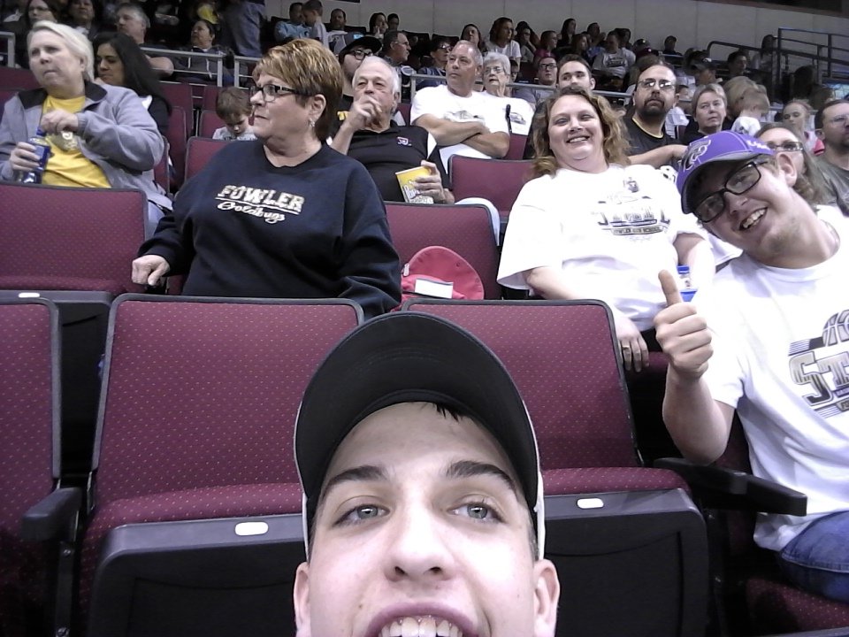 DoubleD_20's tweet photo. Let's go Bugs!! #UWATV https://t.co/uX6Z68QLWZ