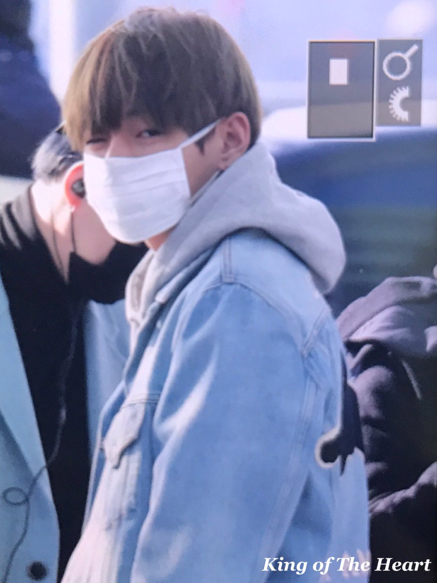 170309 출국 <a href="/BTS_twt/">방탄소년단</a> #방탄소년단 #뷔 칠레가는 물만두,,🙊