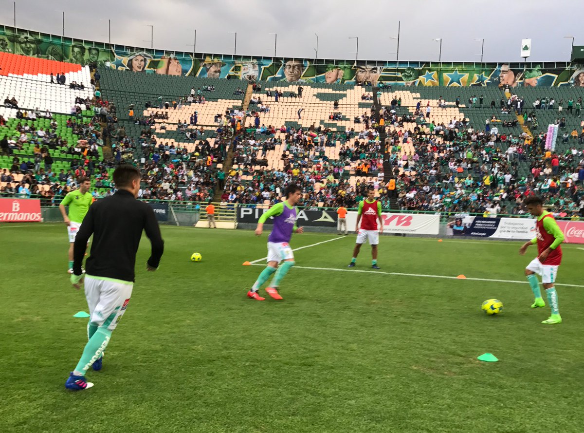 clubleonfc's tweet photo. #LEOCRU | #CopaMX
Realizando ejercicios pre competitivos en la cancha. El partido está por comenzar. #QueremosLaCopa https://t.co/8NlK2YMyw1