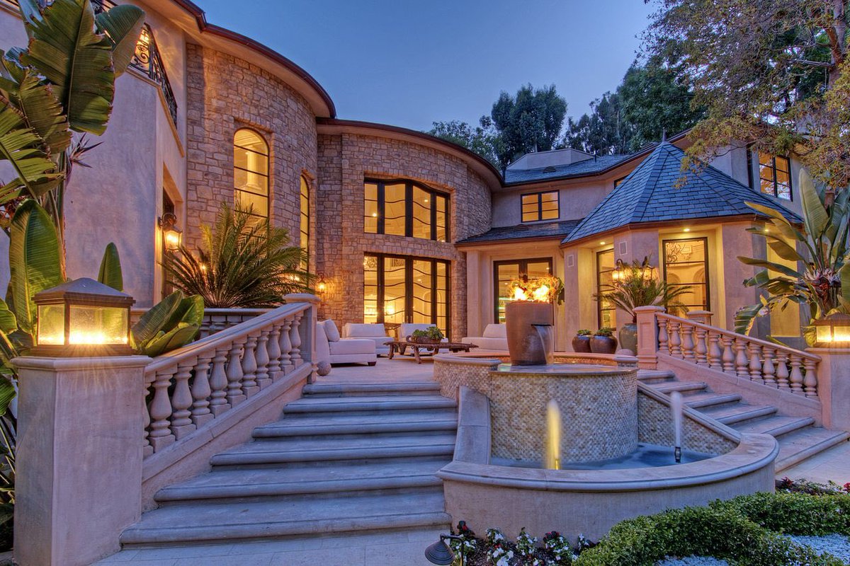HBEstate's tweet photo. Look at this new Beverly Hills home, Listing going up soon 👍🏽 https://t.co/aBCq4g1m2O