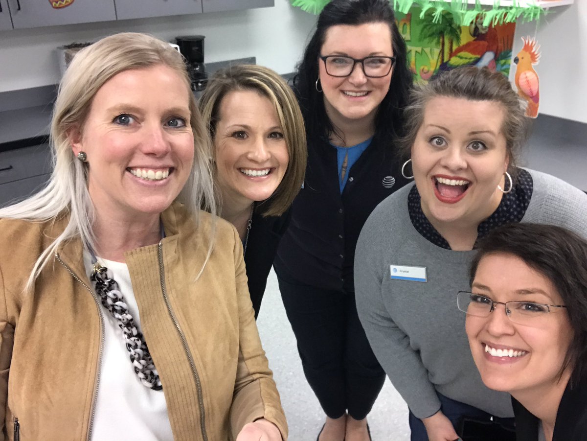 Happy #InternationalWomensDay from Avon! We are missing you Teresa! ❤️