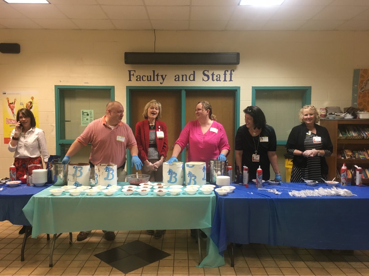 LMBMSLibrary's tweet image. #ChooseKind #Wonder Thank you @cjwmedical for the #WonderWednesday #IceCreamSundaes @lmbmsrva @RPS_Schools