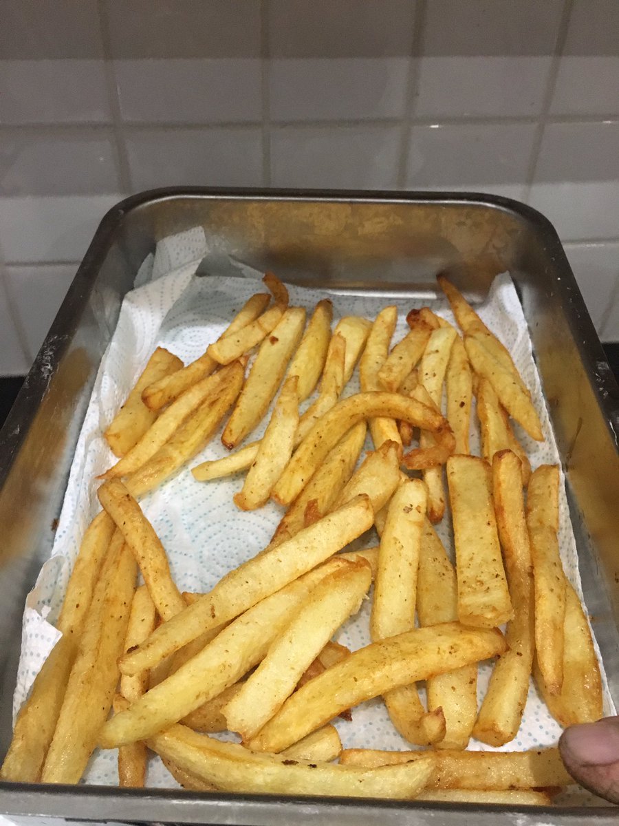 How bloody good does that look <a href="/bucksfamily/">meat on the corner</a> homemade chips &amp; peas 👌👌👌👌👌#NationalPieWeek 👍👍👍👍get down to mochdre 👌👌👌👌👌