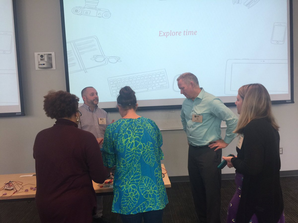 kdbostain's tweet image. #CodeTomorrow session fun! Great job @CovaisTech @ GinaBrowne #EdTechRVA #Henrico21 #hcpsitrt