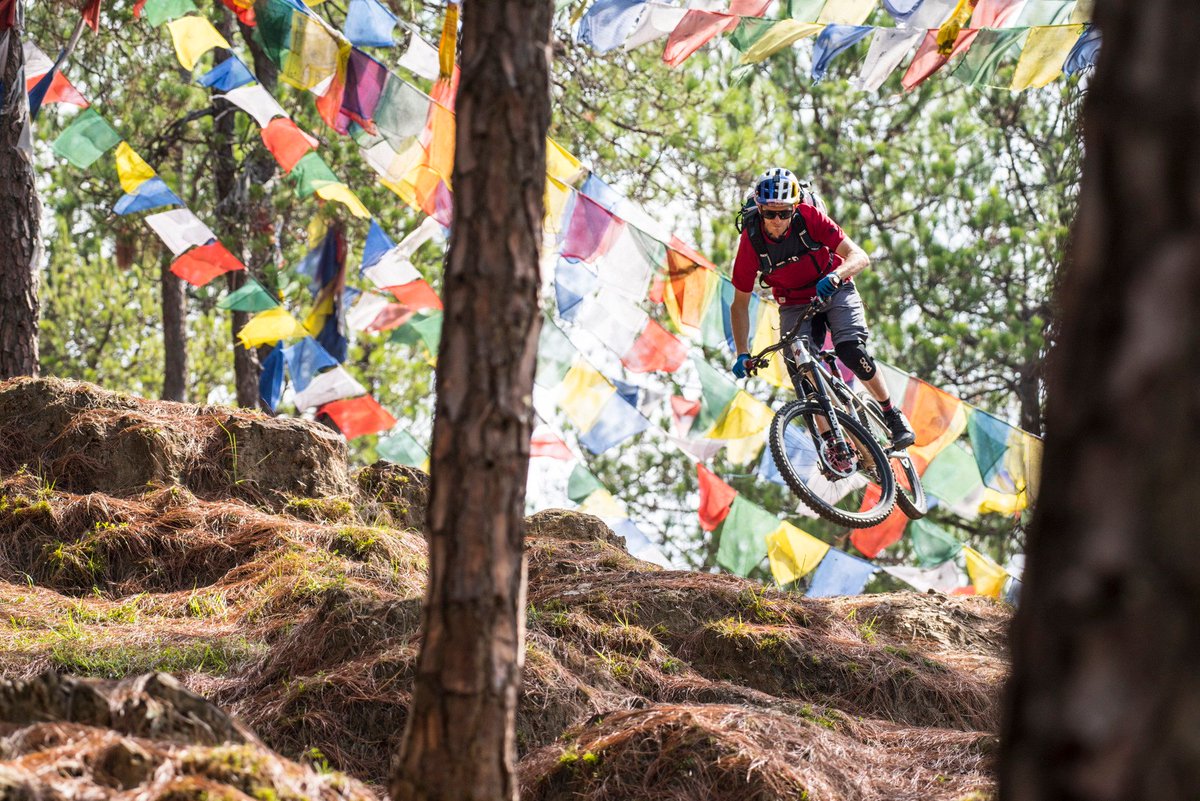 Eightpins's tweet photo. The first big adventure for our seatpost! @Tom_Oehler rides crazy trails in Nepal. Read the whole story: https://t.co/50Xkvsw8v0 https://t.co/hXcN1xFonF
