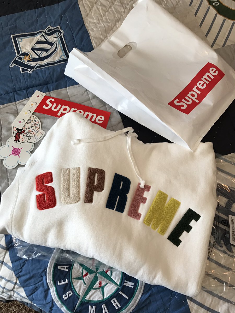 soledoutkicks_'s tweet photo. Shoutout to @SupremeACO don't 😴😴 https://t.co/bsdaWUSNAp