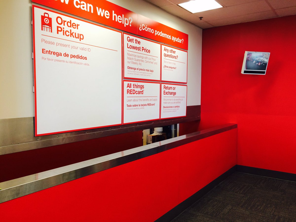 eddie_tellez's tweet photo. PMT Dave at 1924 making brand happen at guest service! It's amazing what some red paint can do! #frontofstore #target @mattliska @tonypena https://t.co/8iFhjPDysA