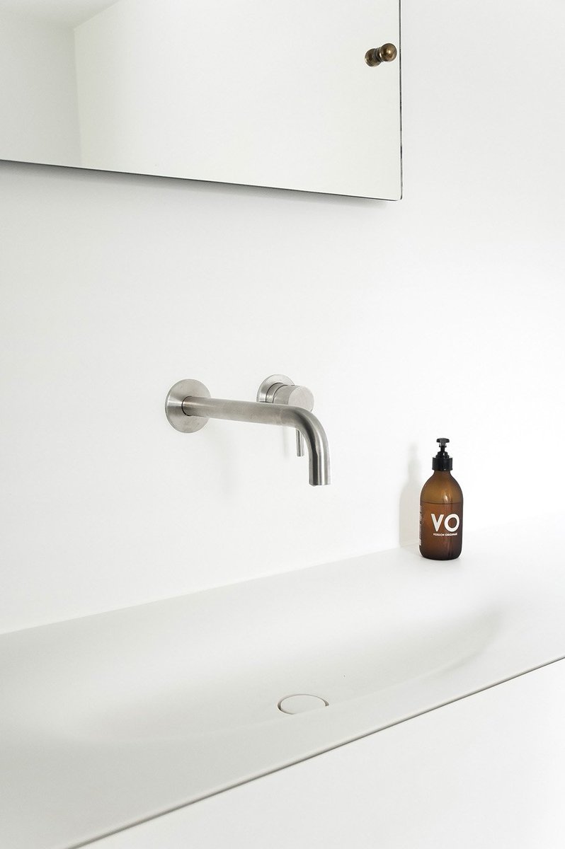 bathsbyclay's tweet photo. Bathroom project in Alkmaar (Netherlands) featuring our Timeless basins, wall mounted cabinet and Ark bathtub. #bathsbyclay #HIMACS https://t.co/MazsQUm5mP