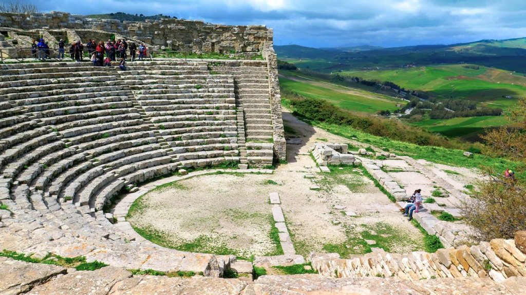 italia_USA_MEX's tweet photo. Come to #Sicily and learn about ancient Greek civilization #Segesta #Selinunte @VisitSiciliOP https://t.co/uuJkgaJuYd #Ilikeitaly #Italy https://t.co/SgIYXINQK9