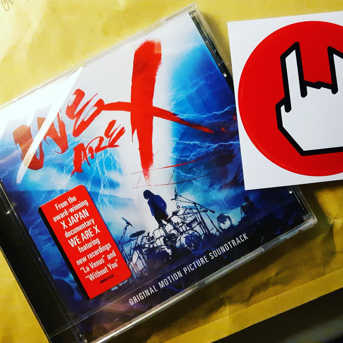 MonoKuromuTsuki's tweet photo. これを待ってましたよ！今日もとっても嬉しいよ😊🎶
Finally the pre-ordered CD came
#empfi #yoshikiOfficial #WeAreX #Yoshiki #XJapan https://t.co/fFDCOTmOAl
