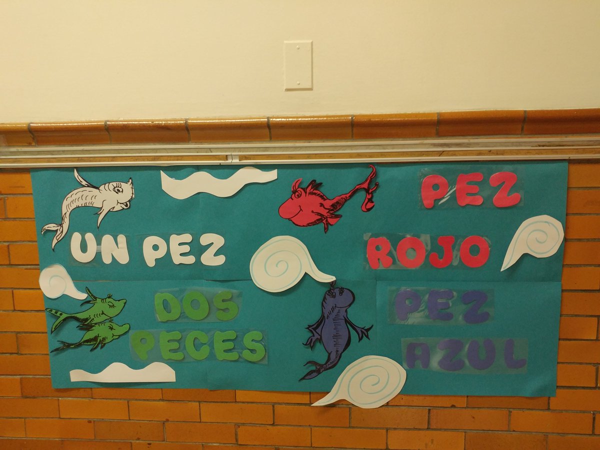 SenoraCorado's tweet photo. Un pez, dos peces, pez rojo, pez azul! #Weecount and #Weeread en español! @SuzanneMera https://t.co/8UDRuCNZuY