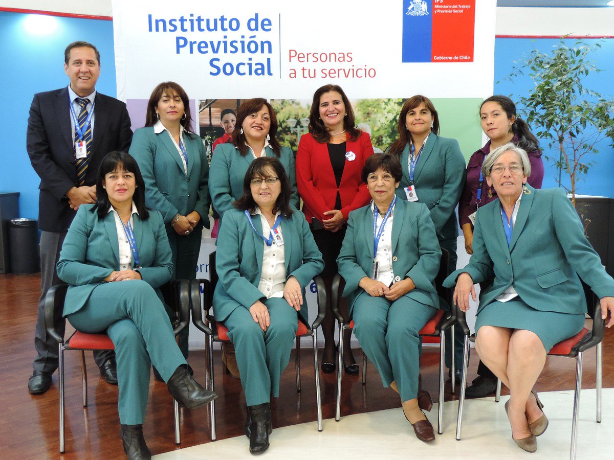 IpsLosLagos's tweet photo. Saludamos a nuestras funcionarias que forman parte del equipo @IpsLosLagos Conmemoración #DiaInternacionalDeLaMujer por una #MayorEquidad https://t.co/508O2LE55p