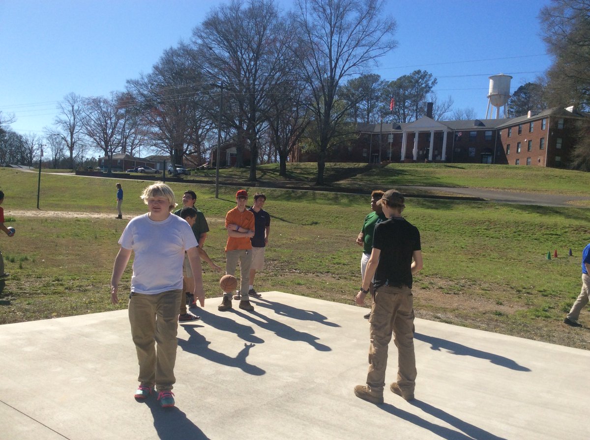 bachman_academy's tweet image. Bachman Academy is a non-traditional school where students are encouraged to spend time outdoors with friends and staff! #greatday 🌞