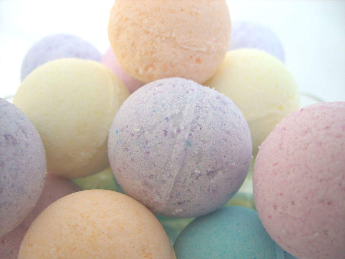 ourhandmadecoll's tweet photo. Fancy making #bathbombs with @shopoflathers? Join us 5/4 #handmadehour :)
#makingbathbombs #creativecraftclasses 
https://t.co/Aqx2amgADY https://t.co/6kXSulJ9lN