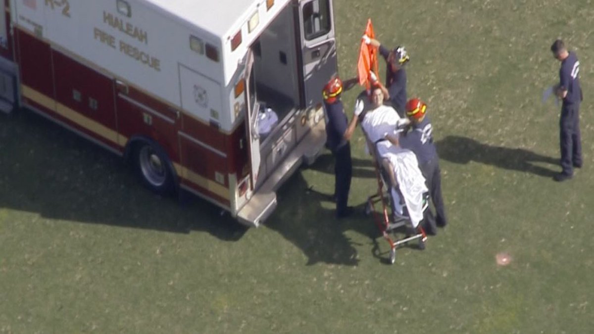 #BREAKING Teen stabbed during fight at Wendy's restaurant in Hialeah bit.ly/2mmDeop https://t.co/66sGSRdUh4