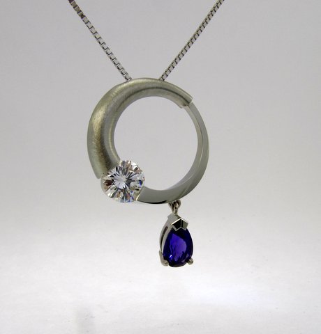 YankeDesigns's tweet image. One Ladies 18kt White Gold Pendant with 1.48ct Round Diamond and 1.15ct Pear Shaped Amethyst.