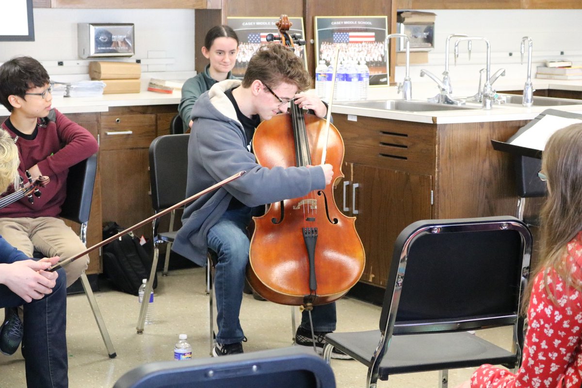 WCSD_K12's tweet photo. Some students @ #CaseyMiddle attended a special music class with #FromtheTop musicians, including @WillEastHigh Sr, Drew Cone. @classicalkid https://t.co/HhteluX0Hy