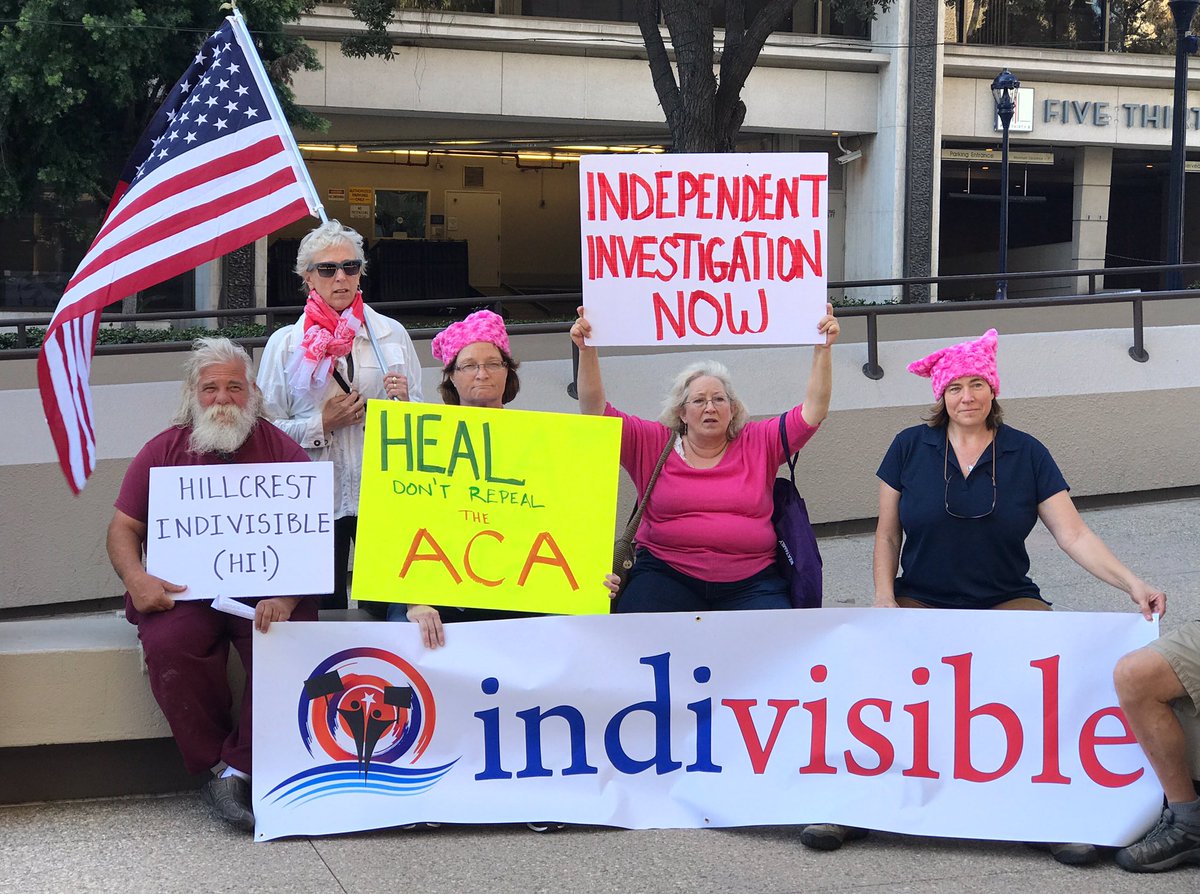 SDIndivisible's tweet photo. #ResistTrumpTuesdays 🔥in #SanDiego
600+ stood #indivisible to say:
#SaveACA
#Investigate45Now
#CountryB4Party
#SessionsOver
#NoBanNoWall https://t.co/JPS8aLT3Xw