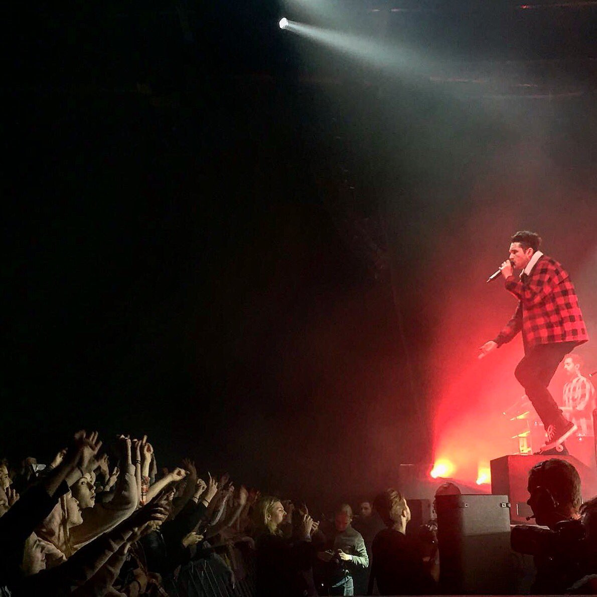 bastille's tweet photo. Amazing crowd in Helsinki tonight. Thanks so much 🙌🏼 https://t.co/826eTot39G