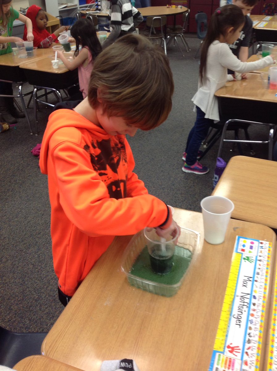 kstormopls's tweet photo. What happens when you mix baking soda and colored vinegar? Rainbow explosions! 😊🌈☘️@GrainwoodPLS https://t.co/o37NpIxdKF
