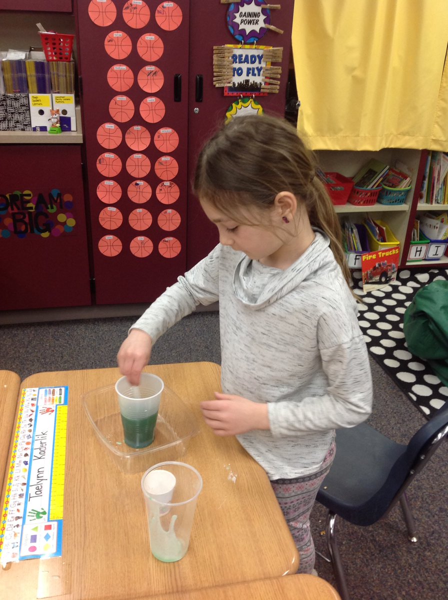 kstormopls's tweet photo. What happens when you mix baking soda and colored vinegar? Rainbow explosions! 😊🌈☘️@GrainwoodPLS https://t.co/o37NpIxdKF