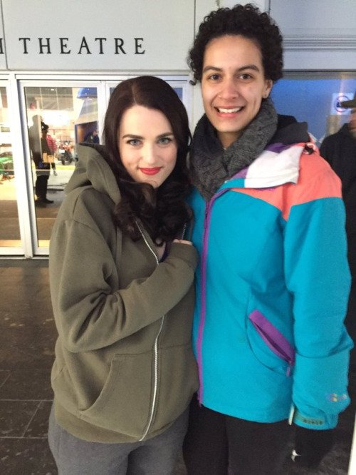 KatieMBR's tweet photo. Novas fotos de Katie gravando o 2x19 de Supergirl! 😍 (via: @katmtan I @lenaIuthorr I @ppandani) https://t.co/pnSnxgoFv6