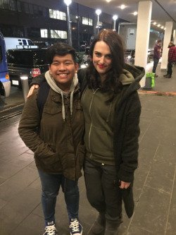 KatieMBR's tweet photo. Novas fotos de Katie gravando o 2x19 de Supergirl! 😍 (via: @katmtan I @lenaIuthorr I @ppandani) https://t.co/pnSnxgoFv6
