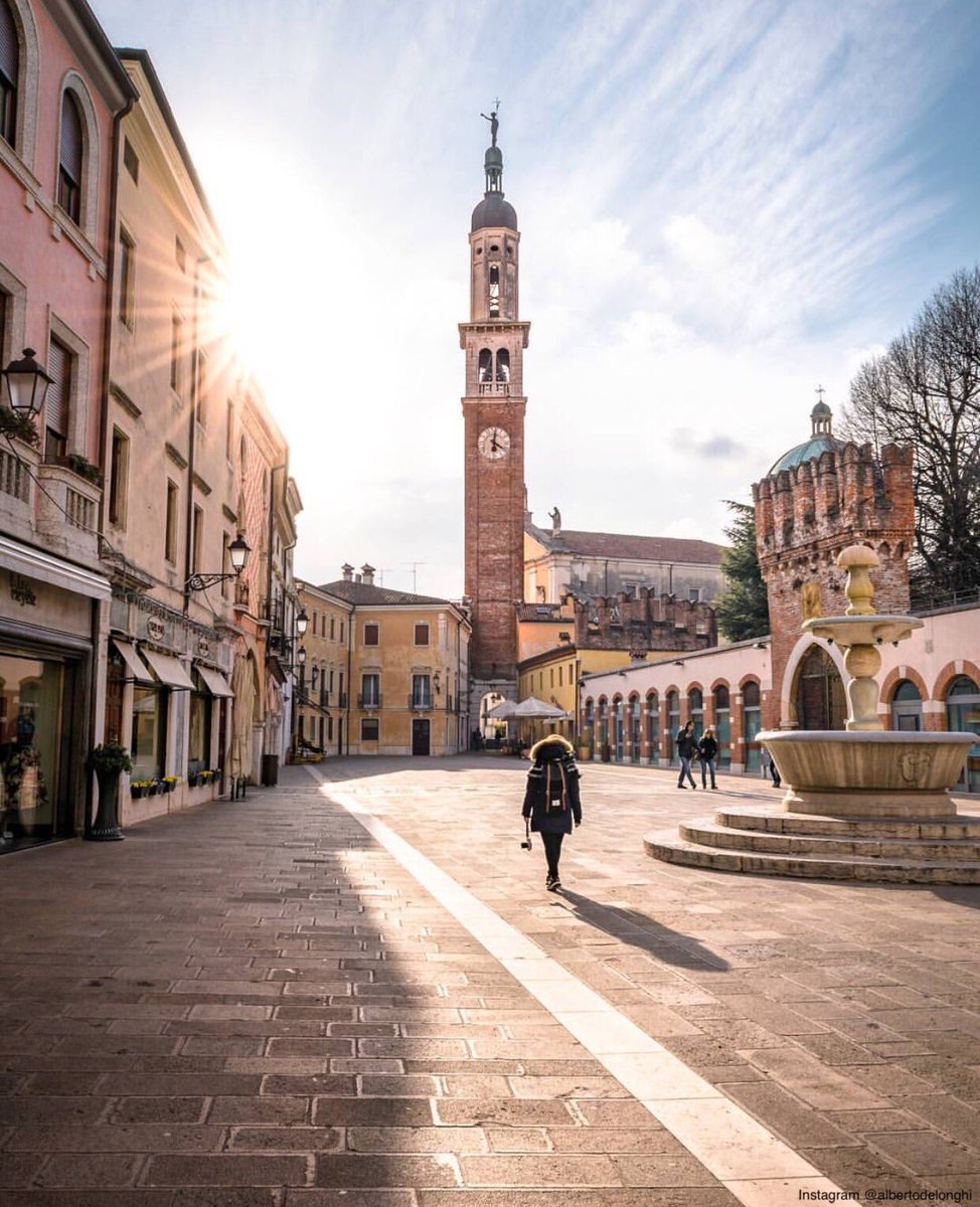 VENETISSIMO on Twitter: "Piazza Chilesotti a #Thiene (VI) invasa dal sole, con lo stupendo Campanile del Serlio che domina la scena.… "