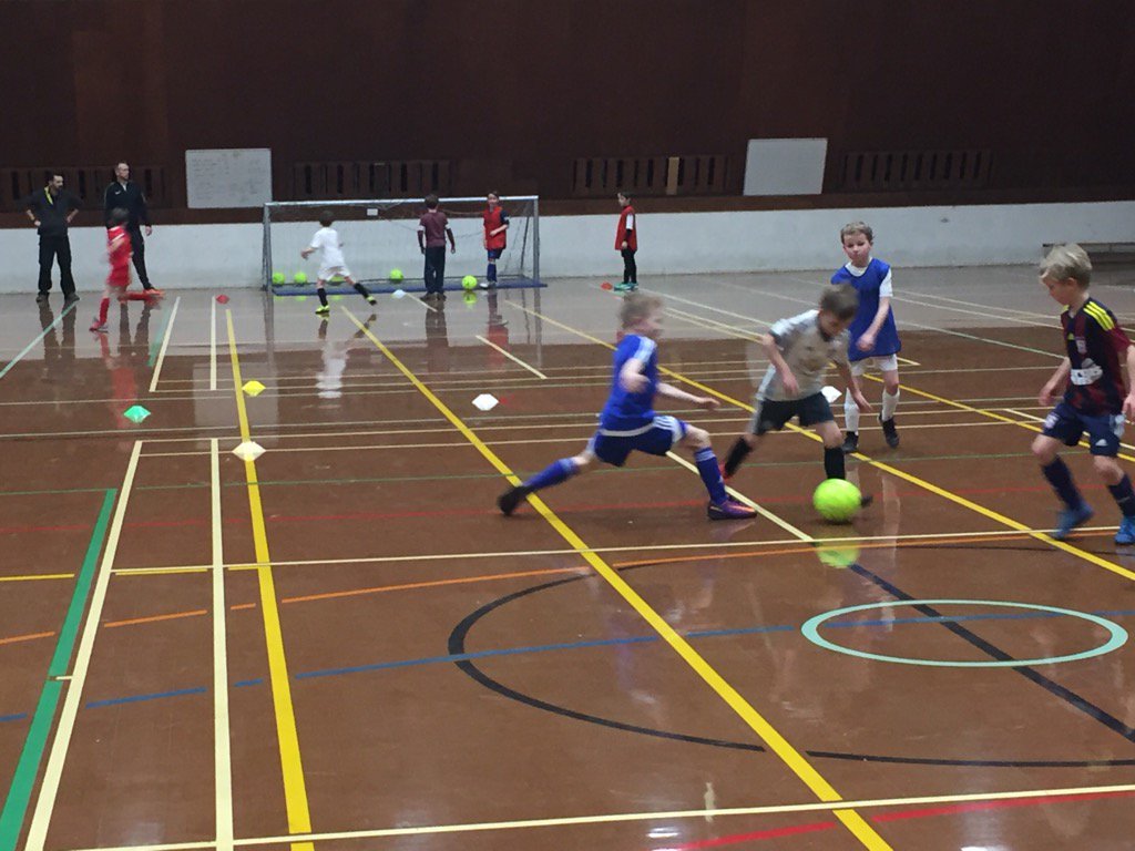 Scoulding's tweet photo. Very enjoyable night of mentoring with @Woodbridgetown u8's #facoachmentor #futsal #developmentcoaches https://t.co/GUfLXiu91H