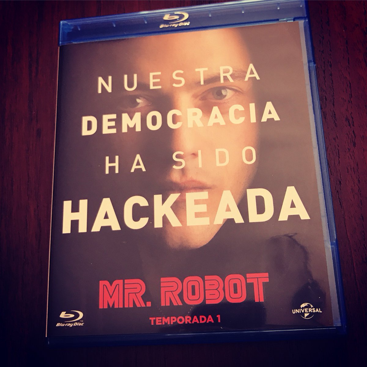 daddymaza's tweet photo. Comenzando #mrrobot, cojonuda. #bluray #bluraycollector #blurayaddict #bluraydisc #dvd #dvdfilm #dvdcollector #cinema #ramimalek https://t.co/Ed5FgUw0zM