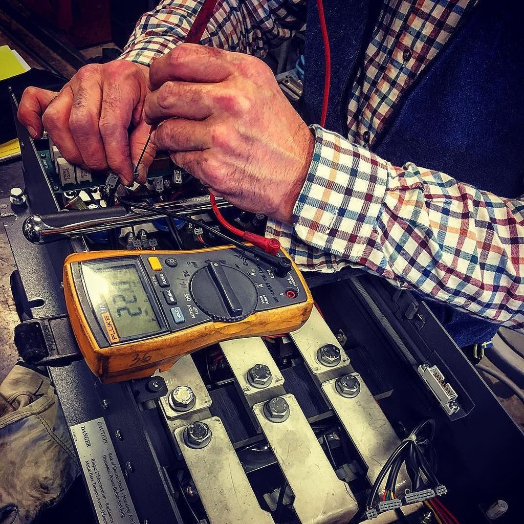 onetowerout's tweet photo. When SCR's go bad......... lift no runny. 😐 #liftmaintenance #onetowerout #itselectrical https://t.co/3RwIne1Dk4 https://t.co/JyaXBWobWG