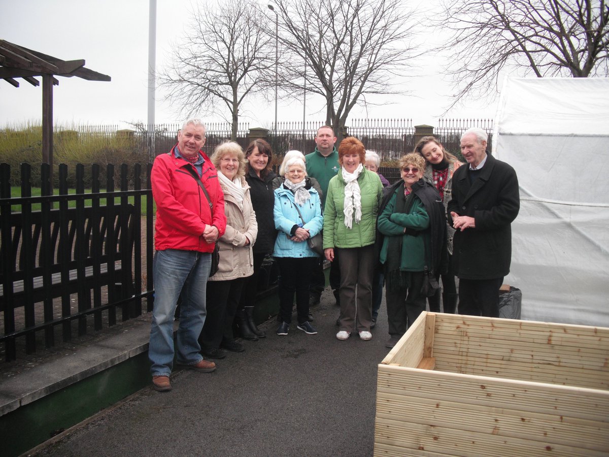pinehurstgreen1's tweet photo. Met up with some lovely People from Bosco House Bootle who came to see our Allotment today. Plenty of Seed sewing done also. https://t.co/GYsb2bS0xW