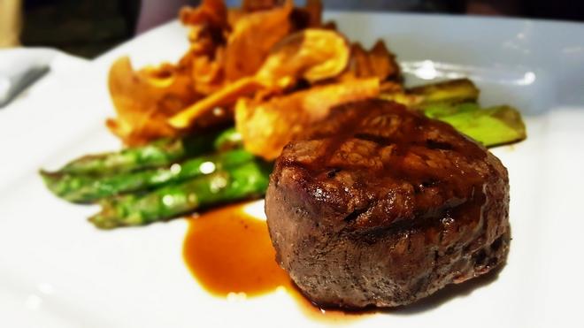 Leave it to <a href="/godwinkelly/">#GodwinKelly</a> to work up an appetite by riding in the <a href="/GoodyearBlimp/">Goodyear Blimp</a>. "Landed" at <a href="/CorkScrewNSB/">CorkScrewBar&Grille</a>: news-journalonline.com/news/20170307/…