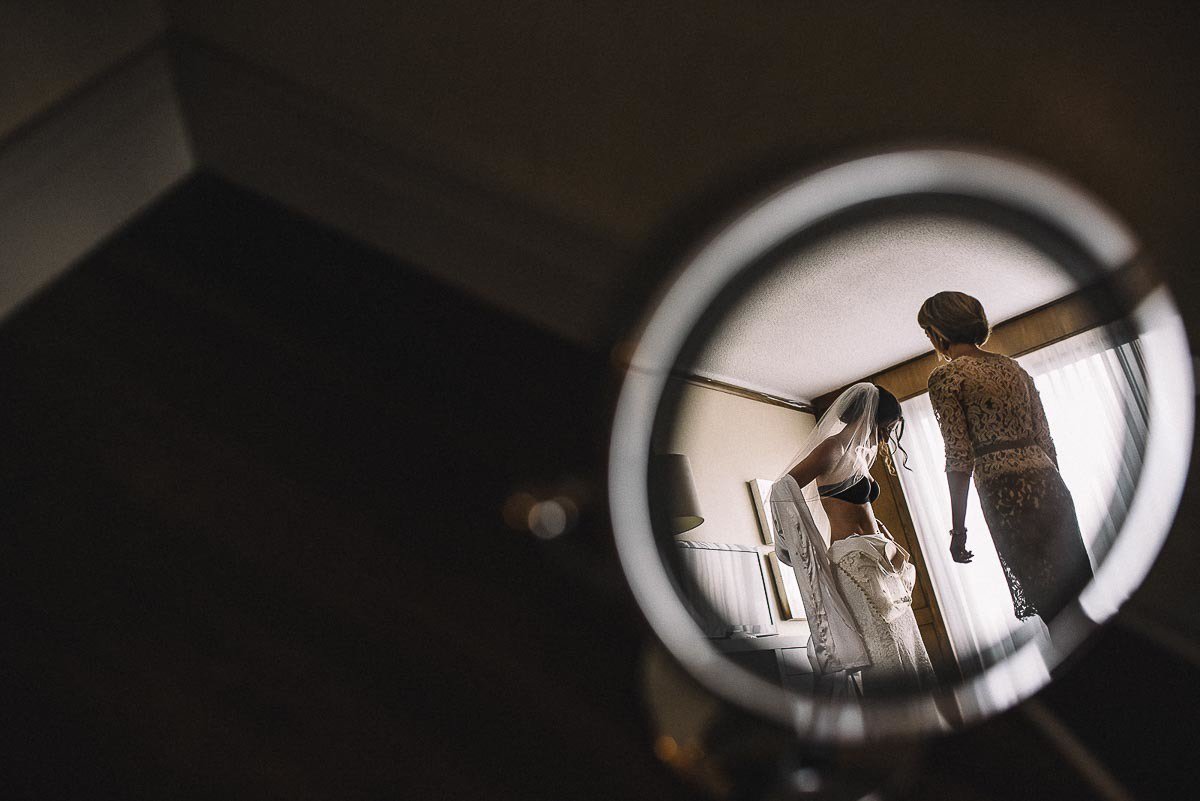 joelandjess's tweet photo. Getting ready photos are an important part in telling the story of any wedding day.  This is our favorite time to get candids! #crowneplaza https://t.co/tiCOthdMEq