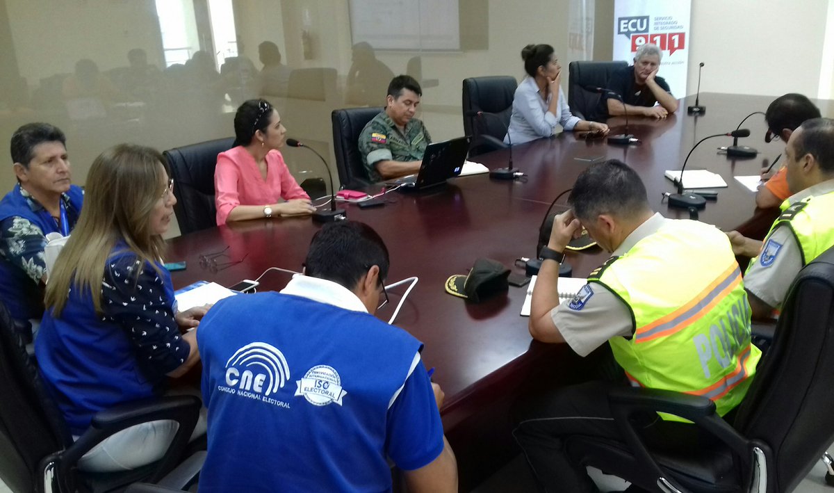 CNEGalapagos's tweet image. @CNEGalapagos Directora expone los puntos de la reunión con miras a la Segunda Vuelta Electoral #CNETrabajoYCompromiso