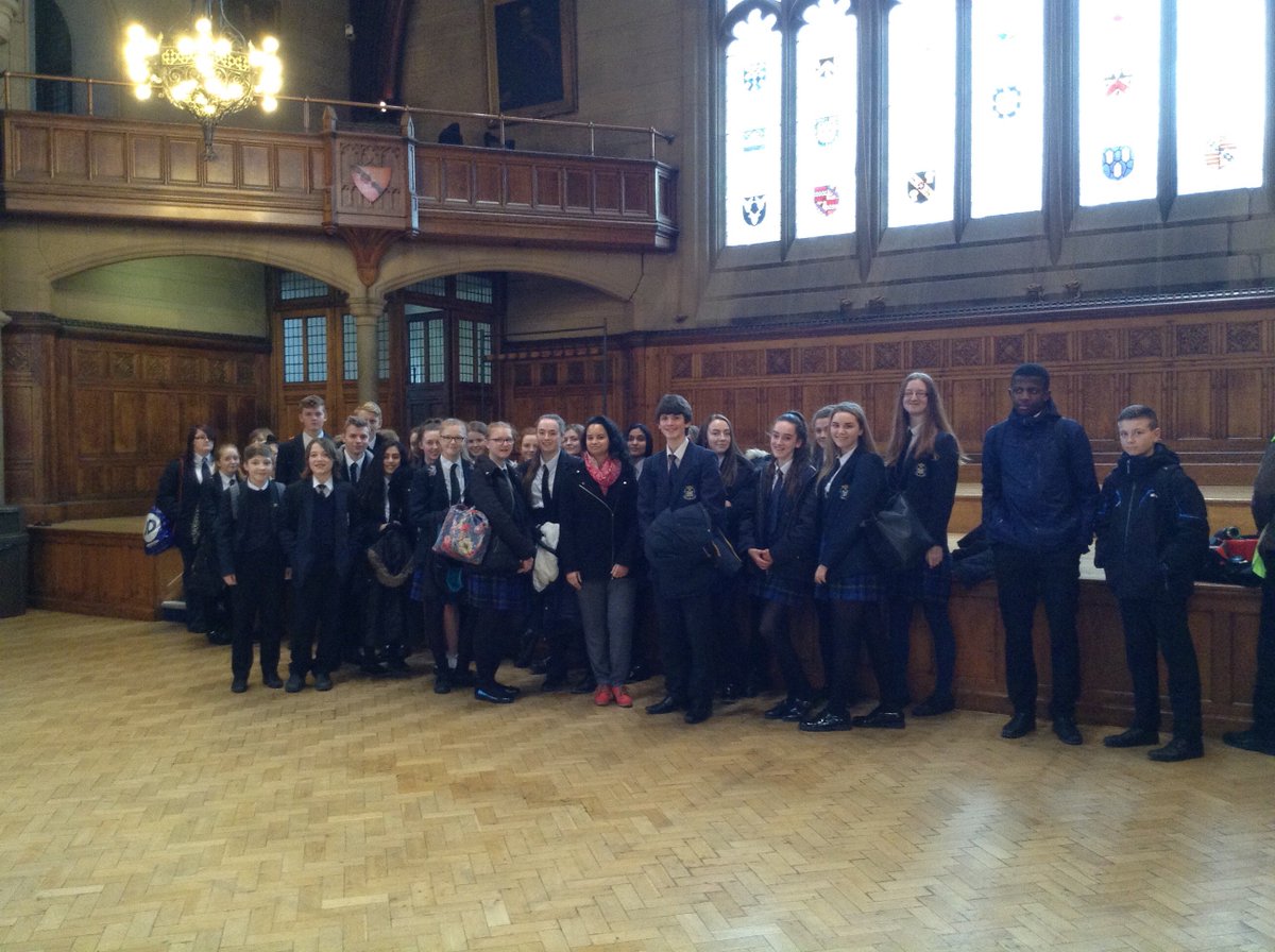 smchsscience's tweet photo. HAP students visited Manchester Uni with Miss Boardman for a lecture on graphene by Noble Physics Prize team @SMCHS_HAP @StMarysCHS https://t.co/NgnZ1Bwmnd
